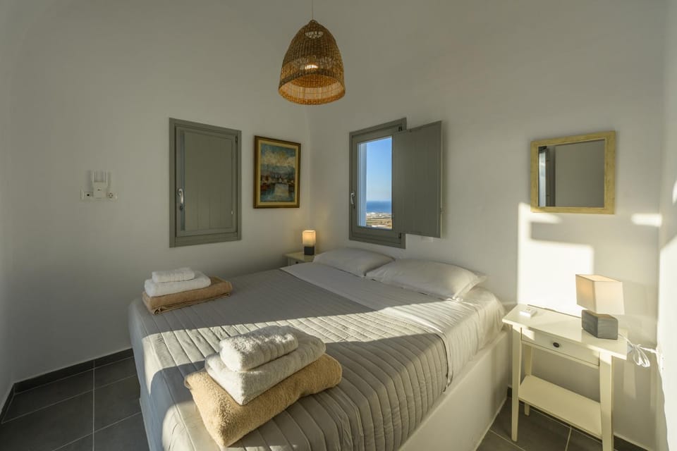 Astrea Suites Amazing View Finikia Villa Villa in Santorini