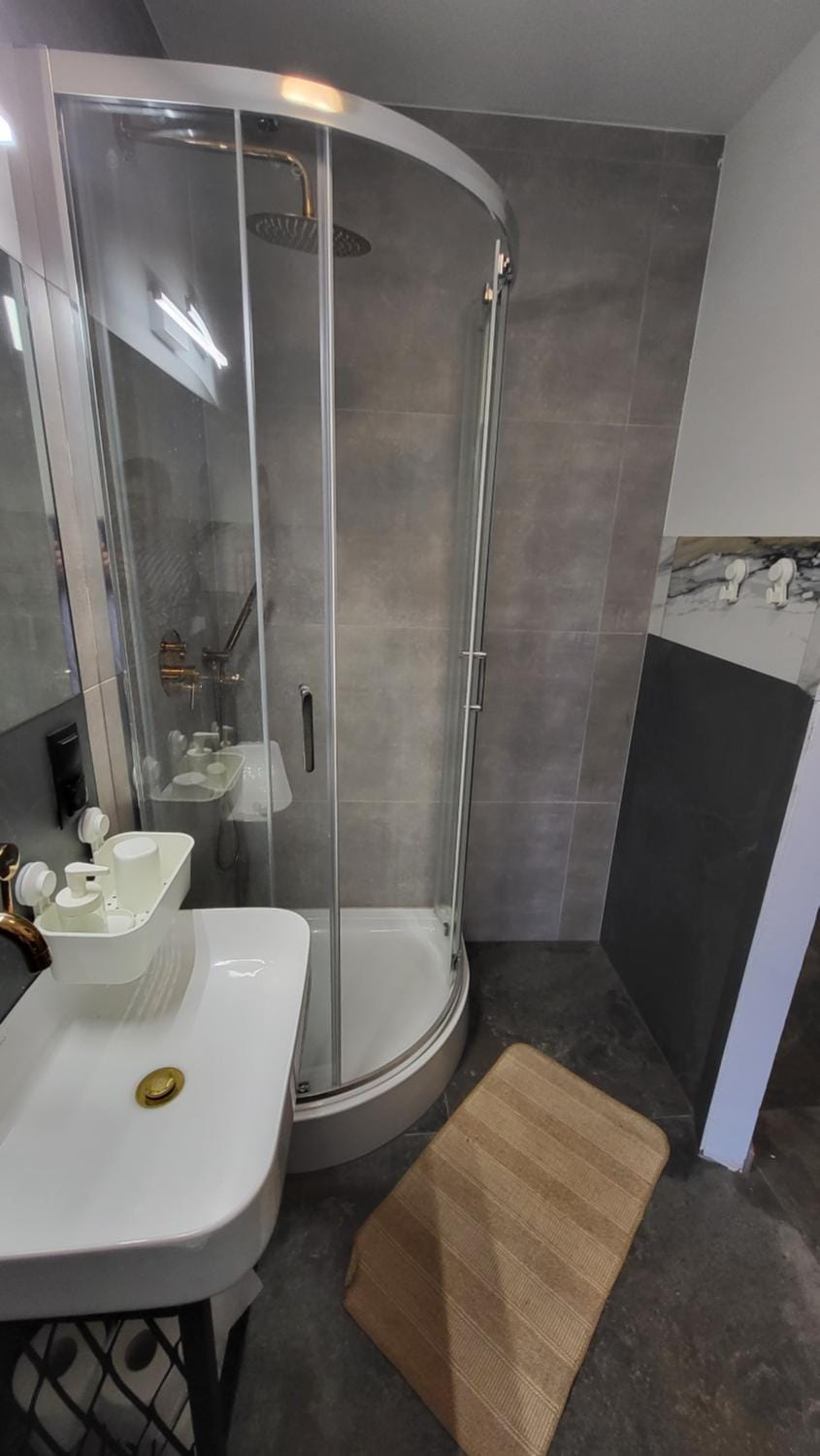 Shower, Bathroom, towels