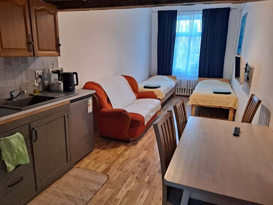 Kitchen or kitchenette, Living room, Seating area, Dining area, Communal kitchen