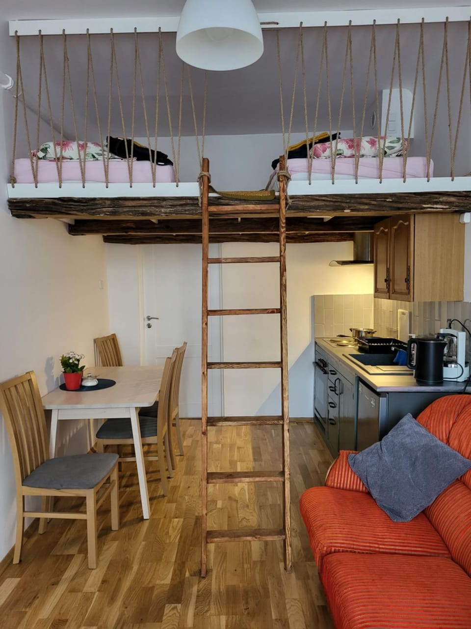 Kitchen or kitchenette, Living room, Seating area, Dining area