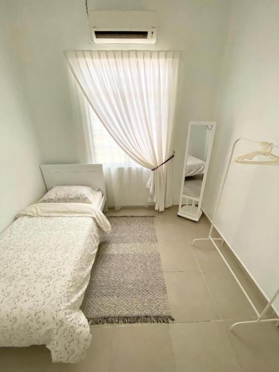 Bedroom, air conditioner