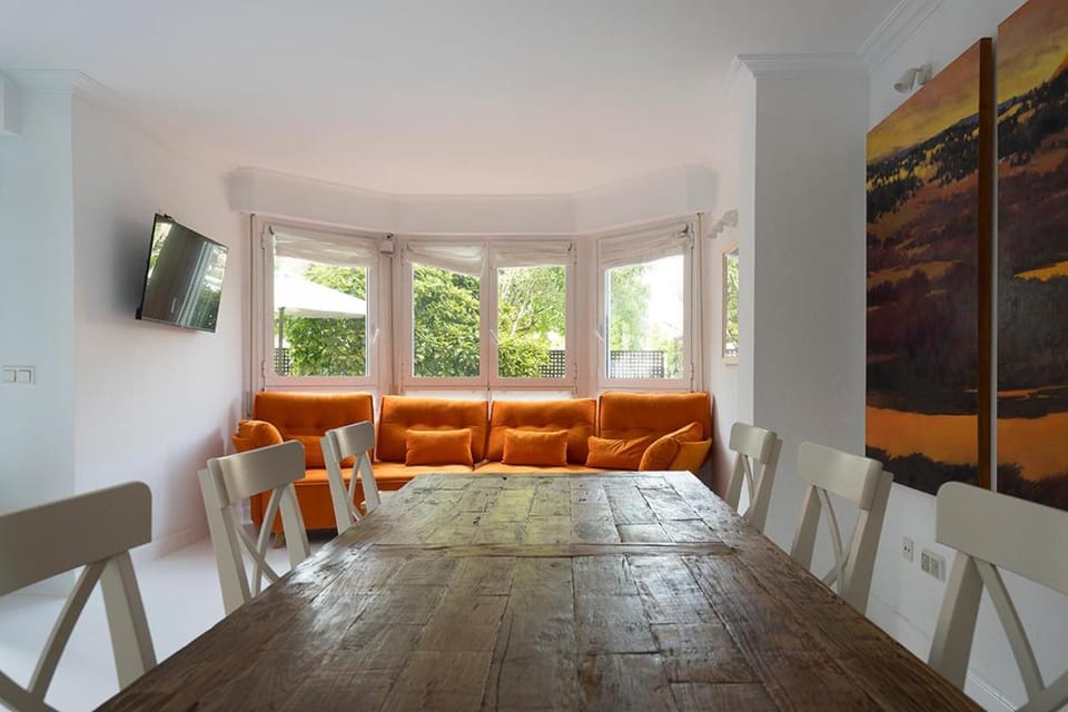Living room, Entertainment