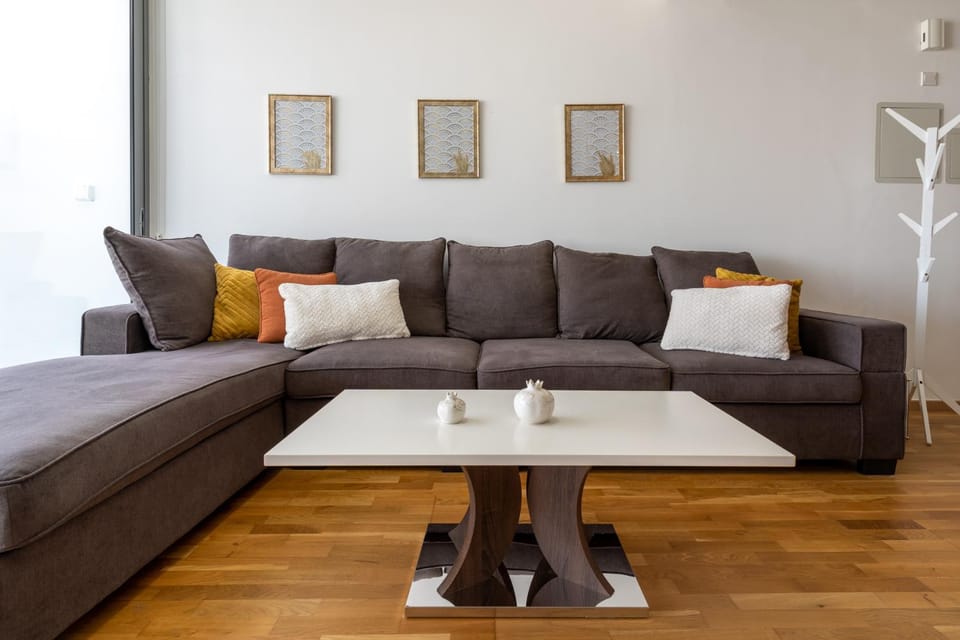 Jay's Penthouse 2-BR Apt W/ Terrace in Larnaca Apartment in Larnaca