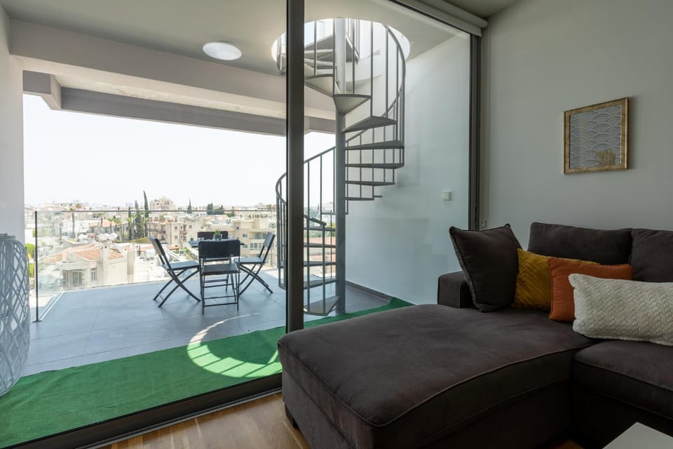 Jay's Penthouse 2-BR Apt W/ Terrace in Larnaca Apartment in Larnaca