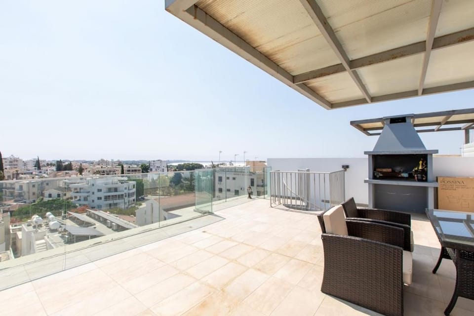 Jay's Penthouse 2-BR Apt & Rooftop Terrace in Larnaca Apartment in Larnaca