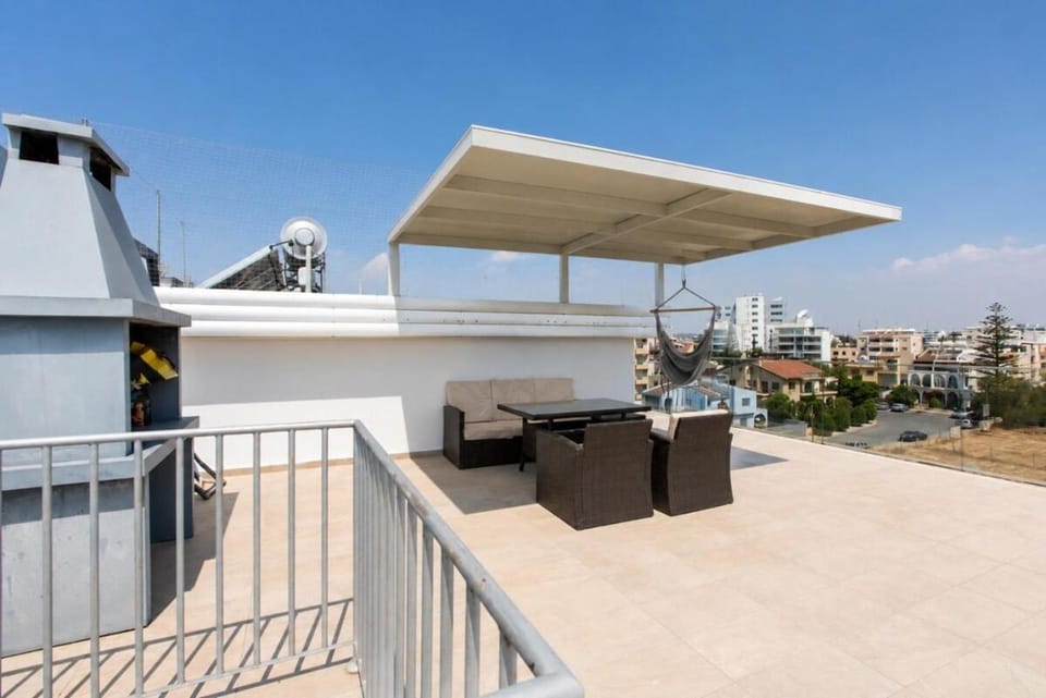 Jay's Penthouse 2-BR Apt & Rooftop Terrace in Larnaca Apartment in Larnaca