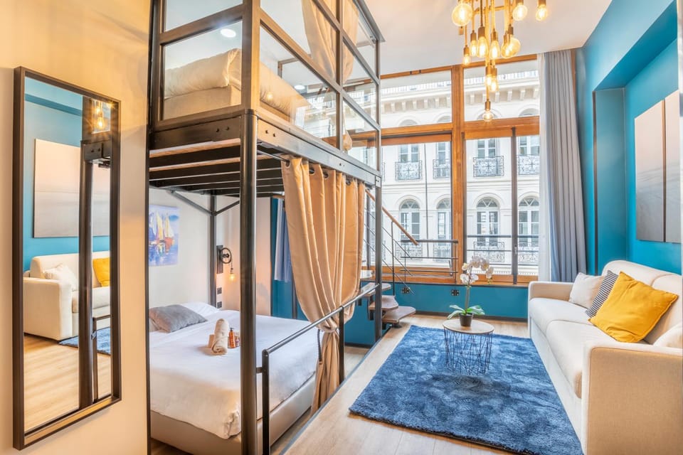 Bed, Living room, Photo of the whole room, Bedroom, towels