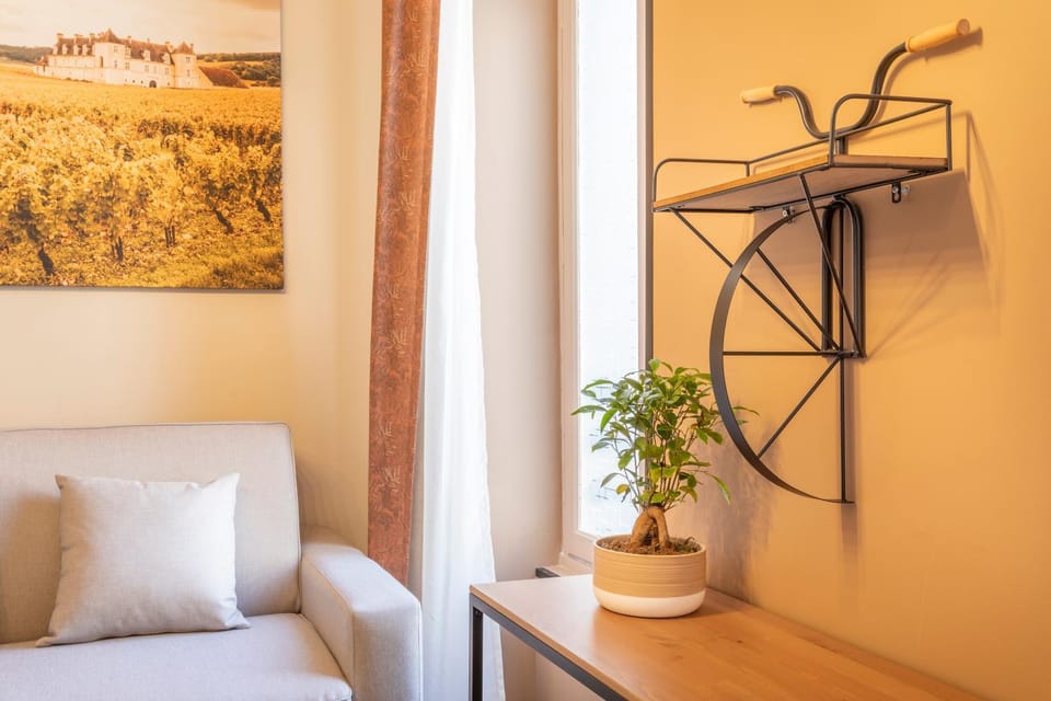 Bed, Living room, Photo of the whole room, Bedroom