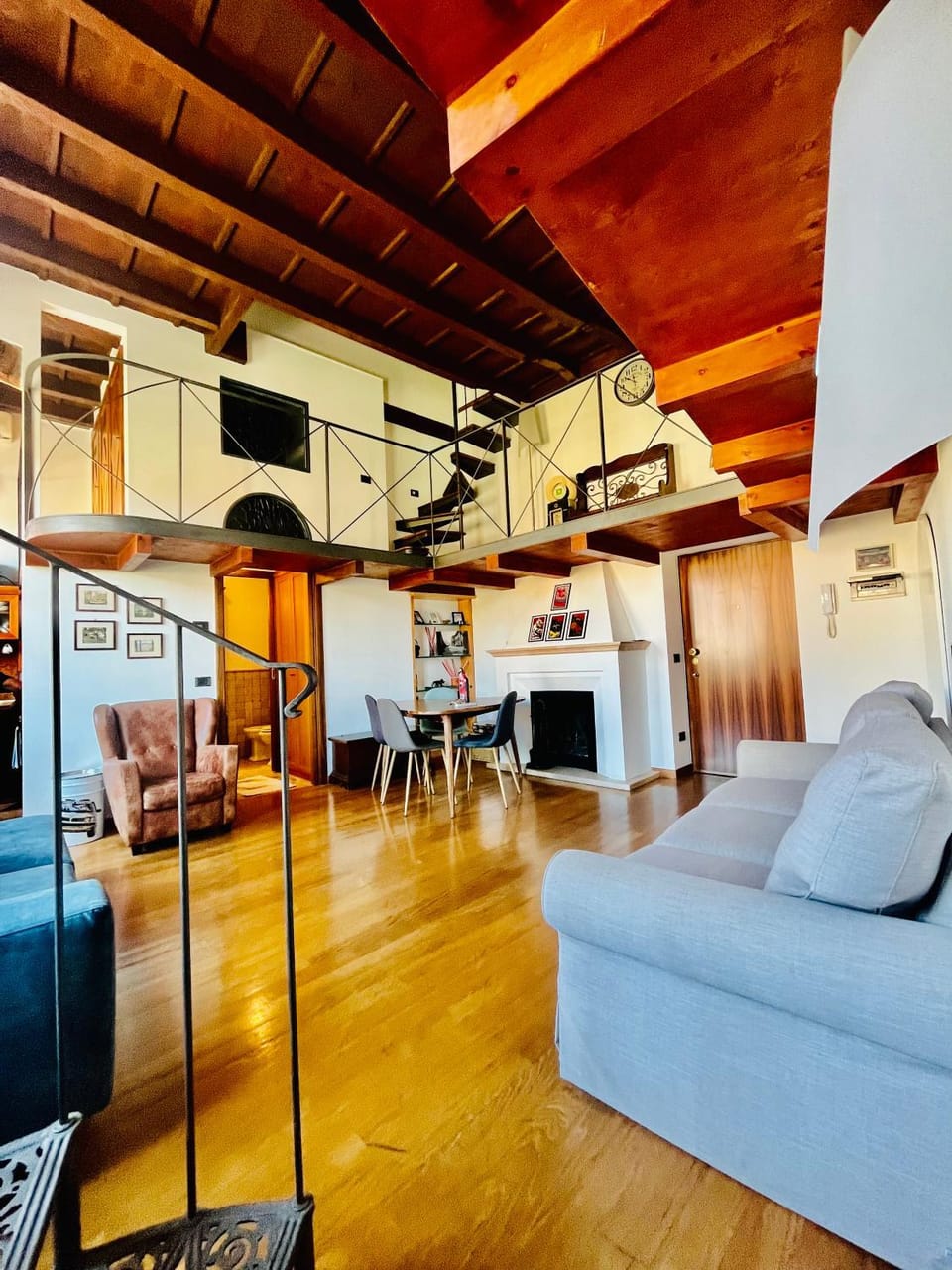 Living room, Seating area