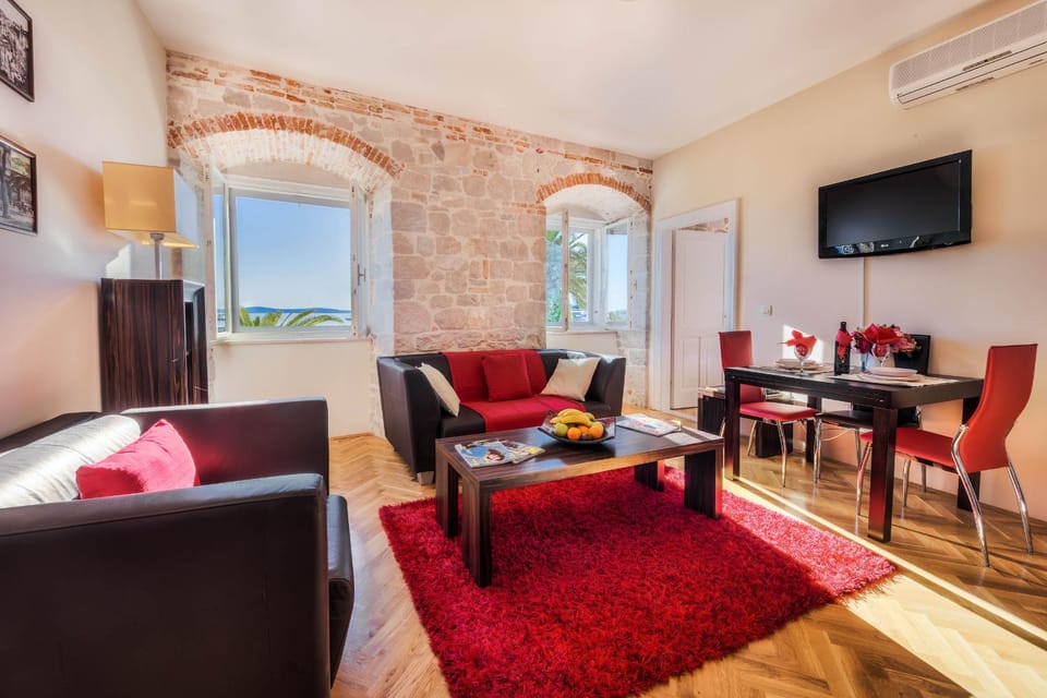 Living room, Dining area