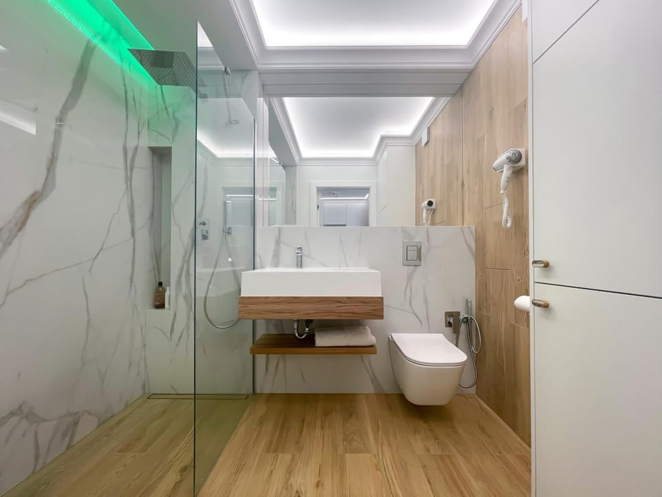 Shower, Toilet, Bathroom, towels, dryer
