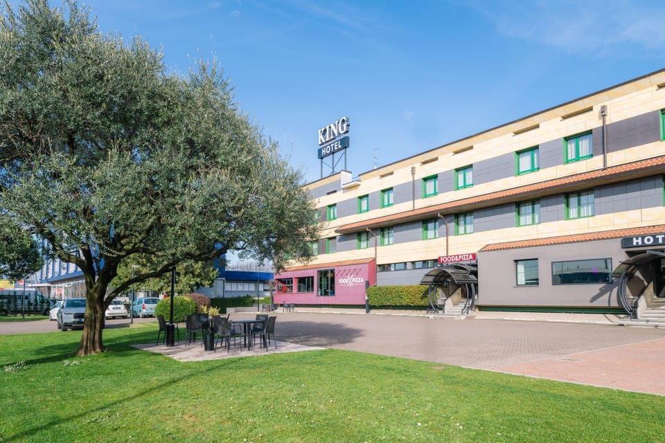 Property building, Facade/entrance, Day, Location