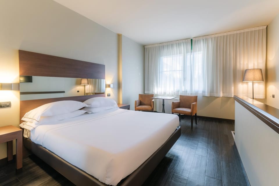Bed, Photo of the whole room, Seating area, Bedroom