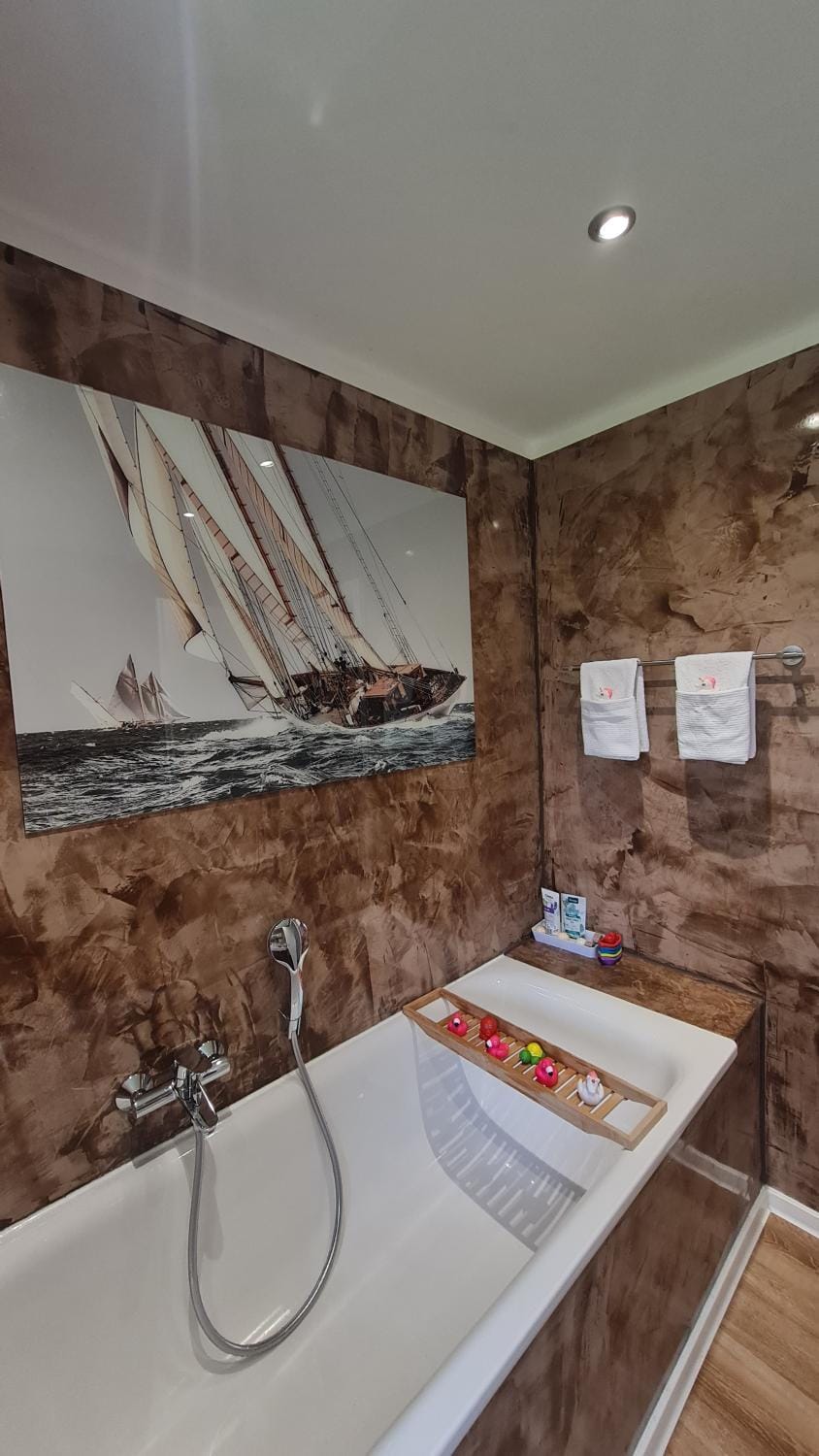 Bathroom, Bath