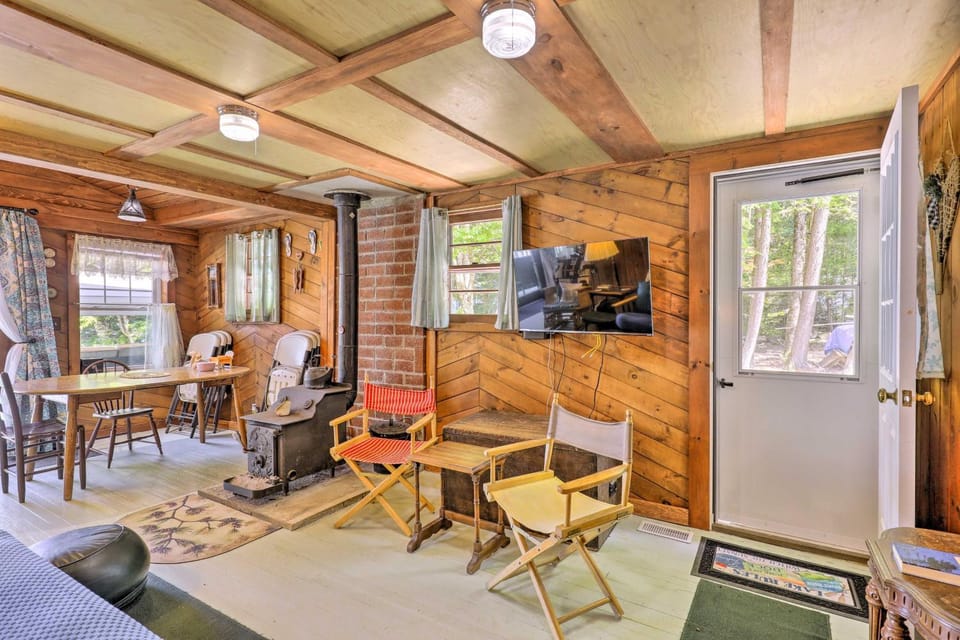 Lake Hermit Cabin w/ Kayaks & Paddleboards! Cabin in Sanbornton