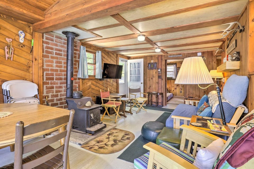 Lake Hermit Cabin w/ Kayaks & Paddleboards! Cabin in Sanbornton