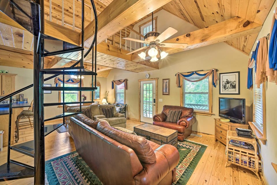 Golfer's Retreat at Kudzu Cove Cabins Resort Cabin in Guntersville Lake