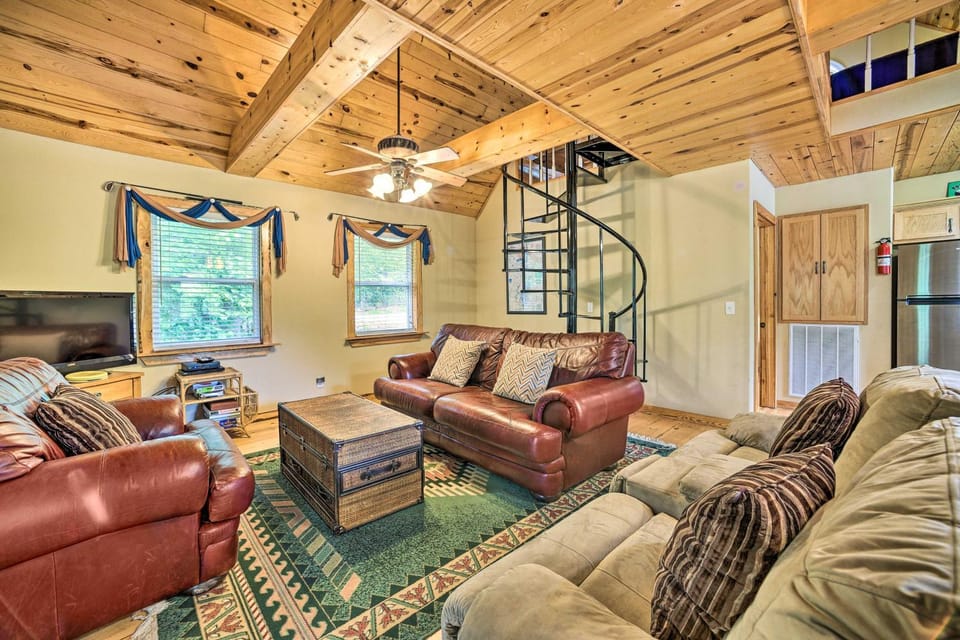 Golfer's Retreat at Kudzu Cove Cabins Resort Cabin in Guntersville Lake