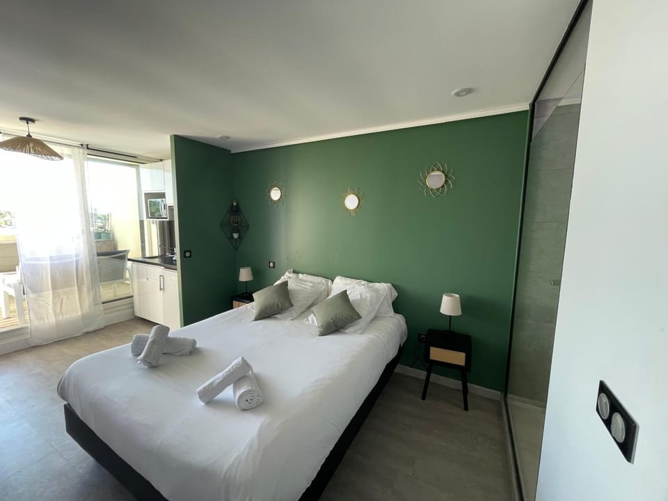 STUDIO CAMP NATURISTE VUE MER, le Gilyves cocooning Apartment in Agde