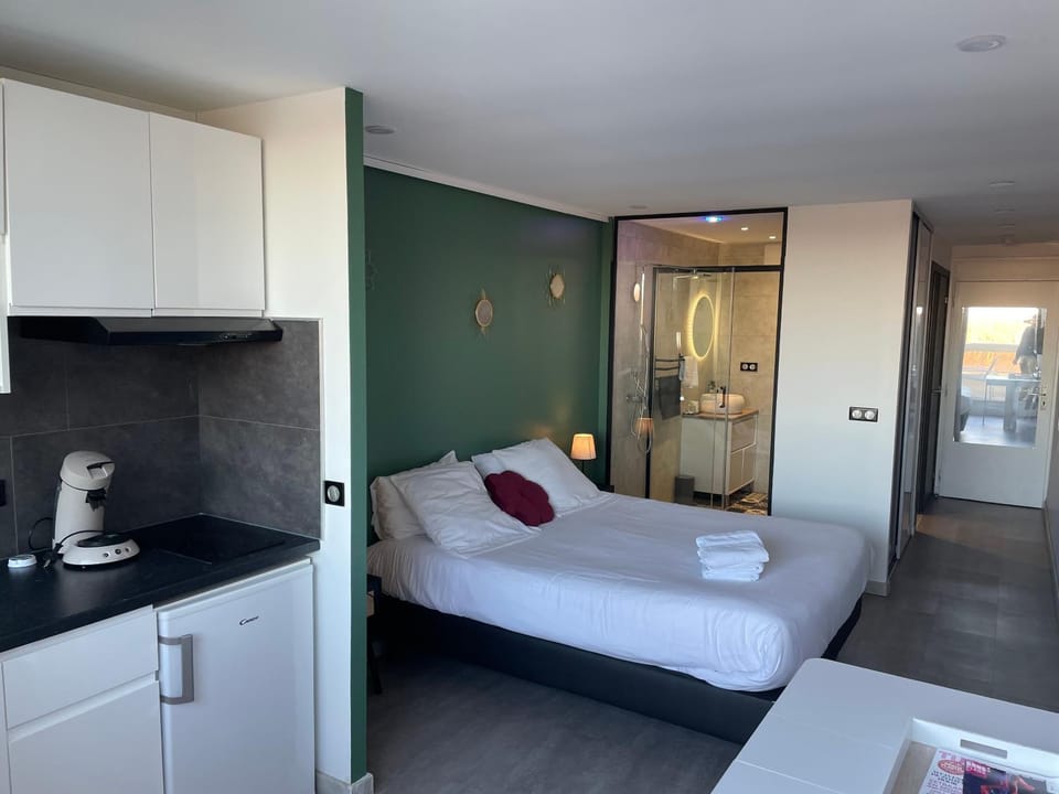 STUDIO CAMP NATURISTE VUE MER, le Gilyves cocooning Apartment in Agde