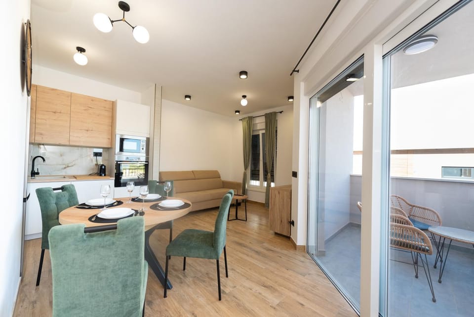 TV and multimedia, Balcony/Terrace, Living room, Dining area, minibar, pet friendly, kitchen