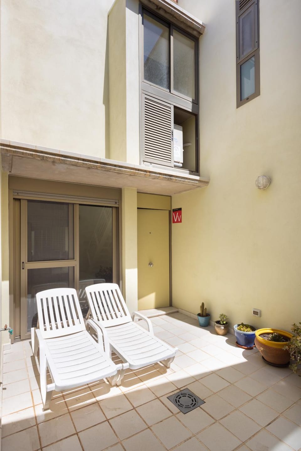 Balcony/Terrace, sunbed