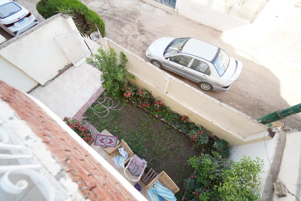 Garden, Street view