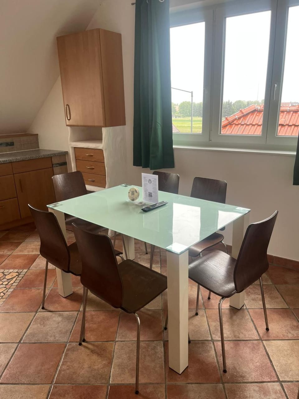 Dining area, kitchen