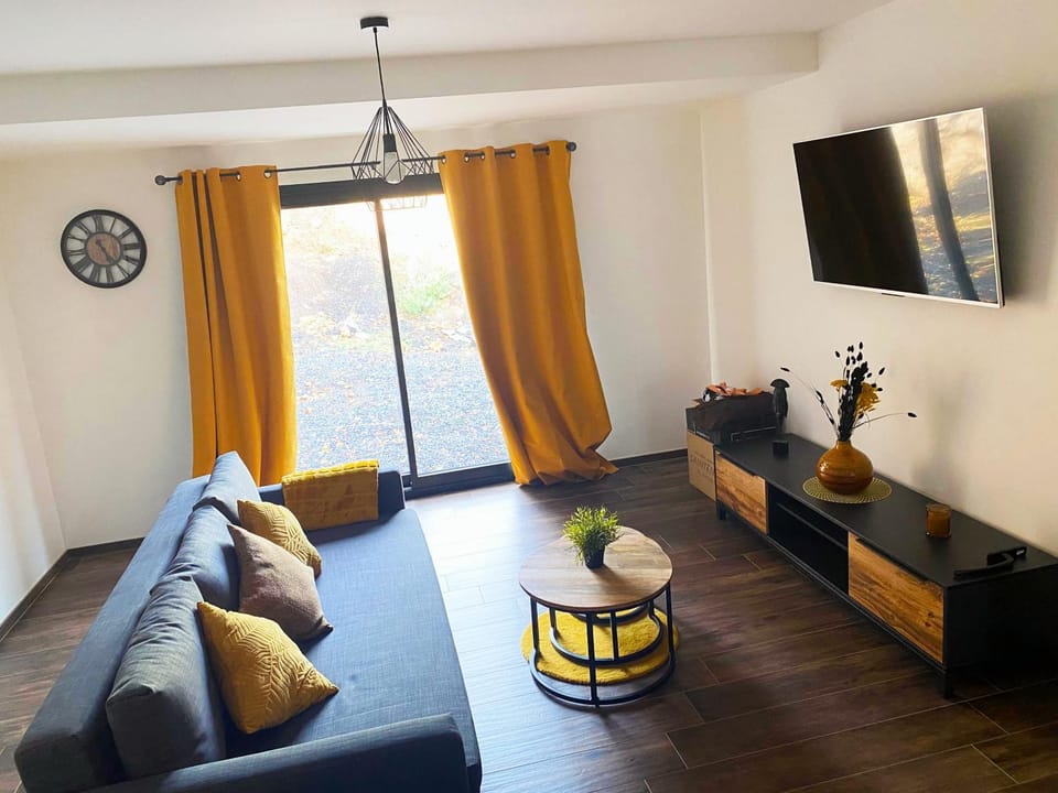 Communal lounge/ TV room, TV and multimedia