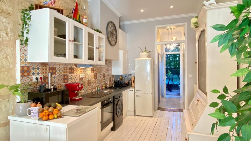 Grand Appartement Haussmanien de Standing avec Jacuzzi Terrasse et Parking en Hyper Centre Apartment in Bordeaux