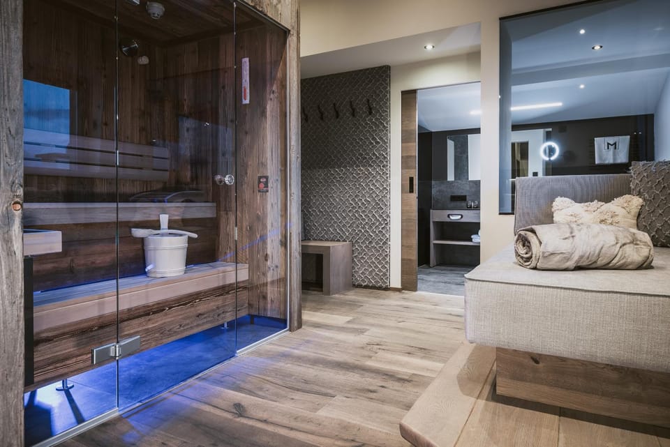 Sauna, Spa and wellness centre/facilities, Photo of the whole room