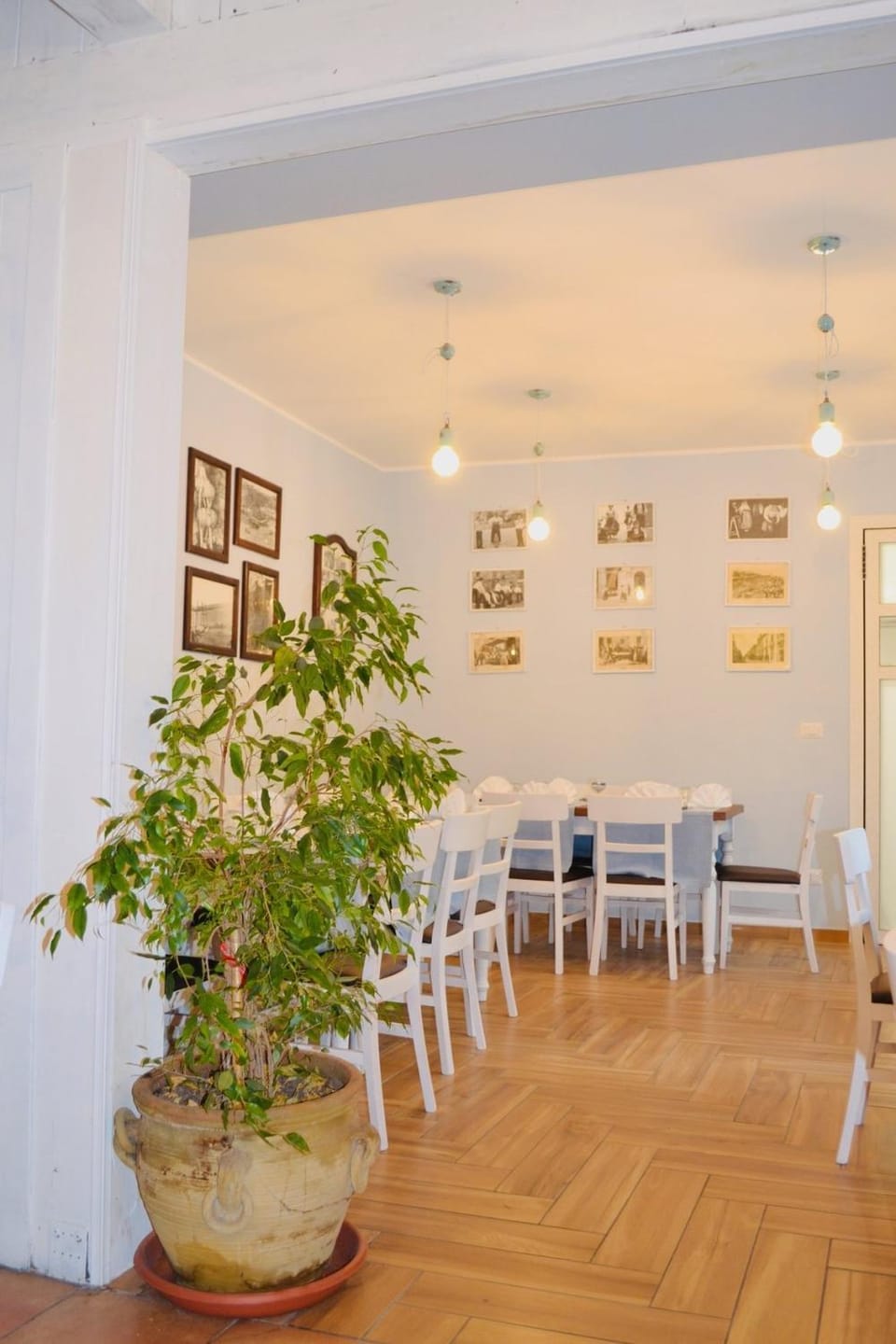 Restaurant/places to eat, Restaurant/places to eat