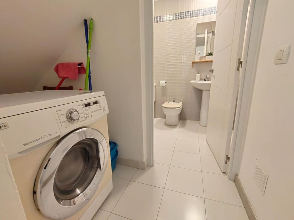 Estupendo estudio al lado de plaza la Merced Apartment in Malaga