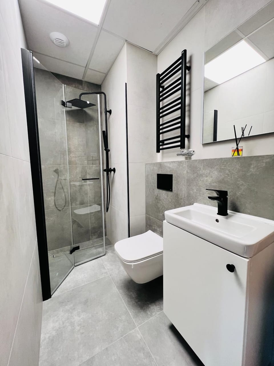 Shower, Toilet, Bathroom