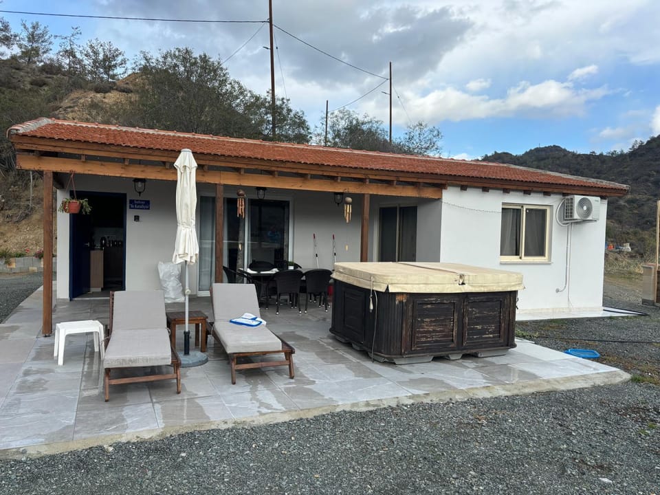 Sofros To Apomero House in Limassol District