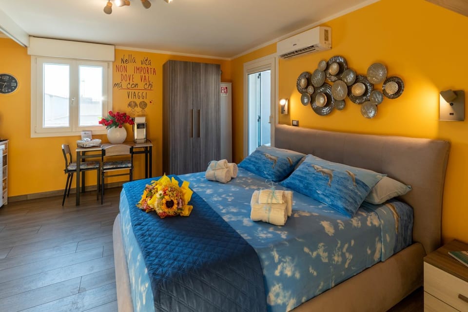 Bed, Photo of the whole room, air conditioner