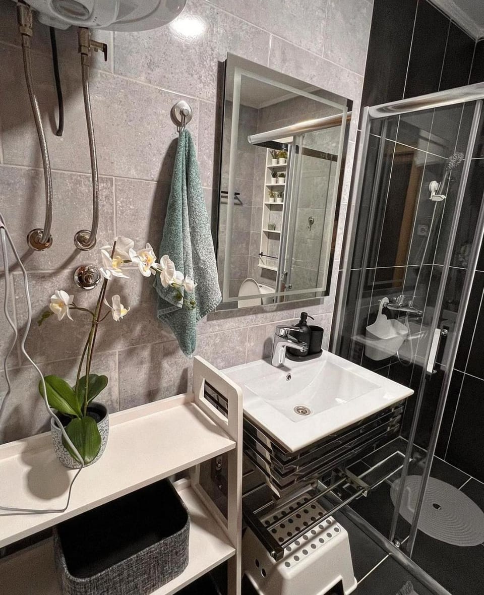 Shower, Bathroom, heating, towels