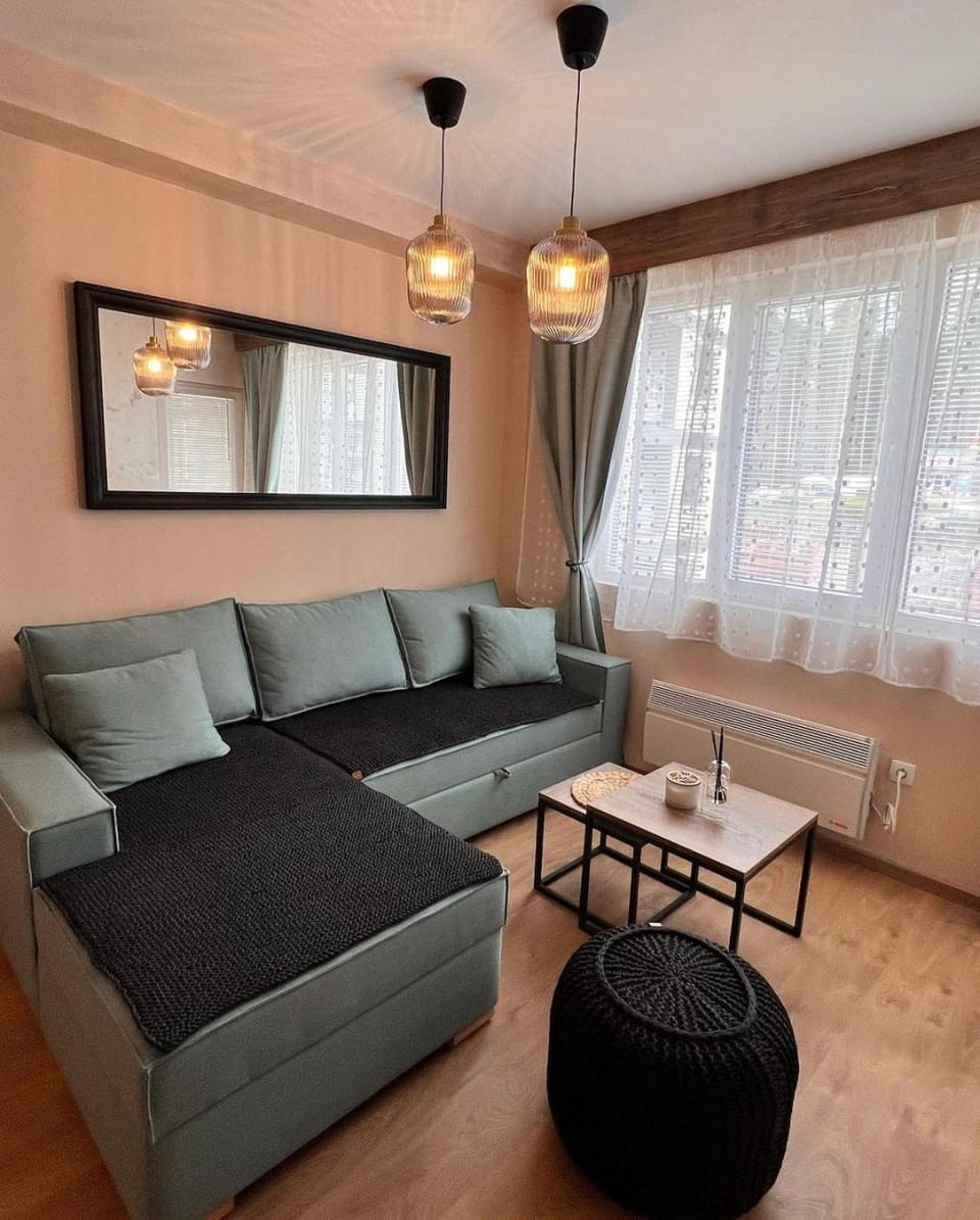 Living room, Seating area, internet