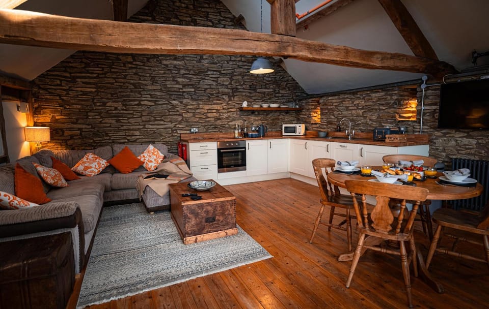 Hay Barn, Penrheol Farm, Unique Barn Conversion House in Wales