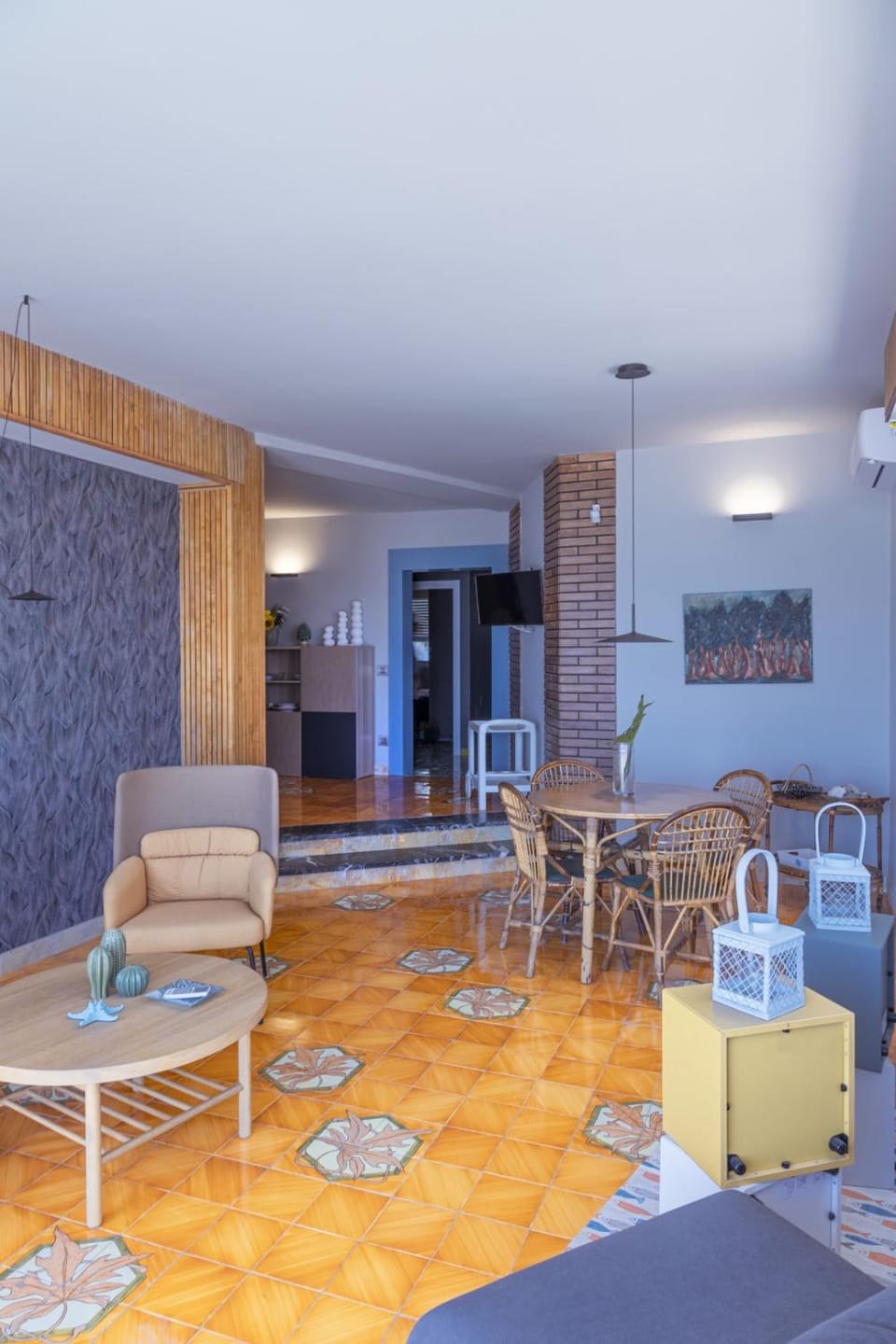 Living room, Seating area, Dining area