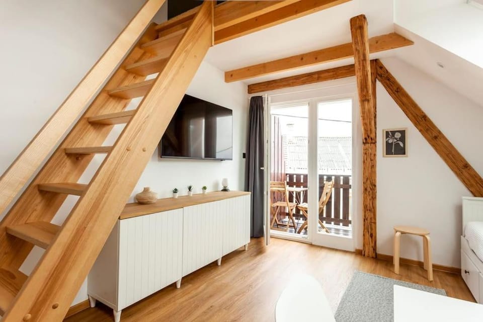 TV and multimedia, Balcony/Terrace, Living room