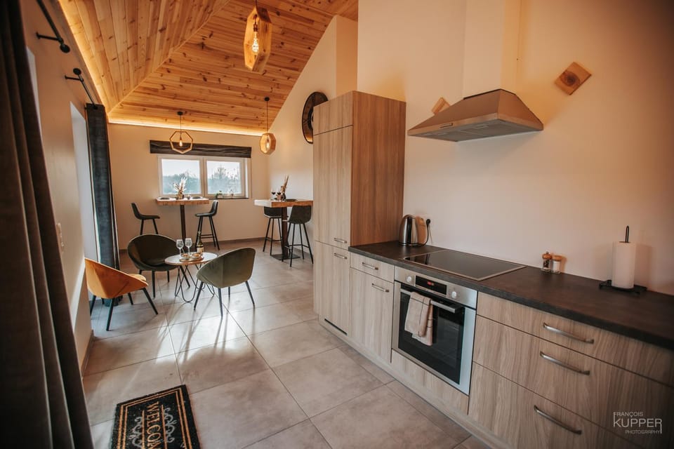 Kitchen or kitchenette, Dining area, dishwasher, pet friendly, stove