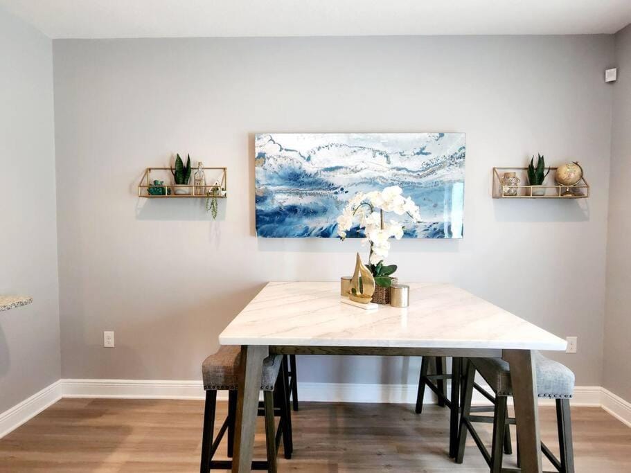 ENTIRE HOME- Gorgeous 3br Townhome Pool, Grill, WD, 2 FREE drive up spaces Sleeps 6 Close to everything PCB! Free WiFi House in Upper Grand Lagoon