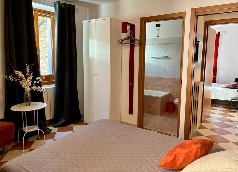 Bed, Bathroom, Photo of the whole room, Bedroom, wardrobe
