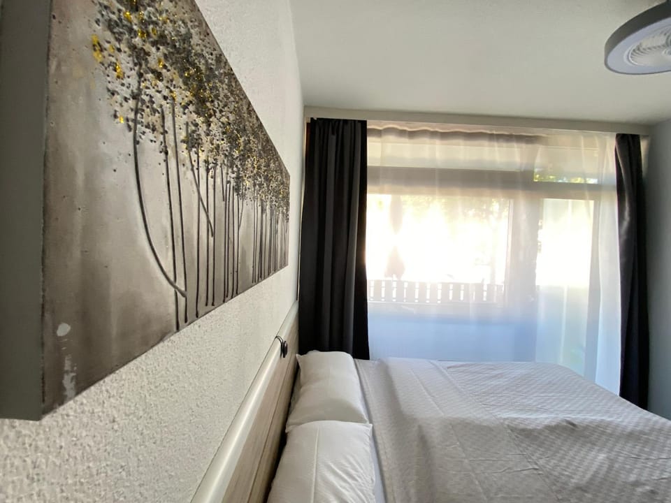 Bed, Photo of the whole room
