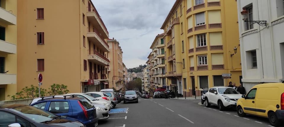 Bastia F1 type loft plein centre, calme, clim, refait à neuf et à 200m du port Apartment in Bastia