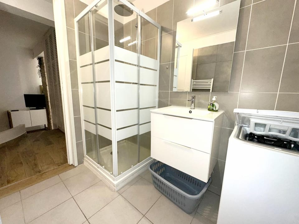 Bastia F1 type loft plein centre, calme, clim, refait à neuf et à 200m du port Apartment in Bastia
