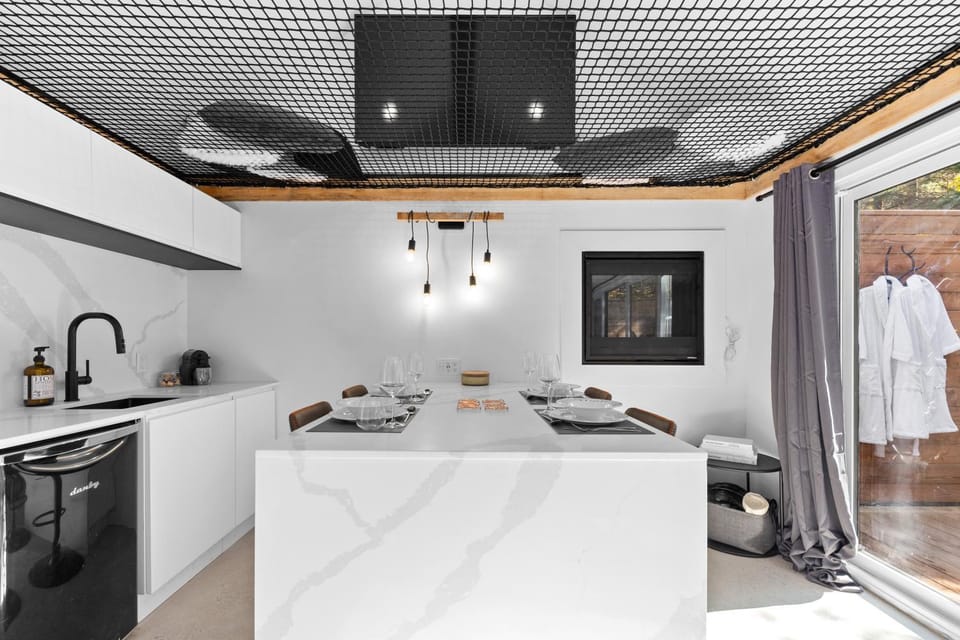 TV and multimedia, Kitchen or kitchenette, flat iron