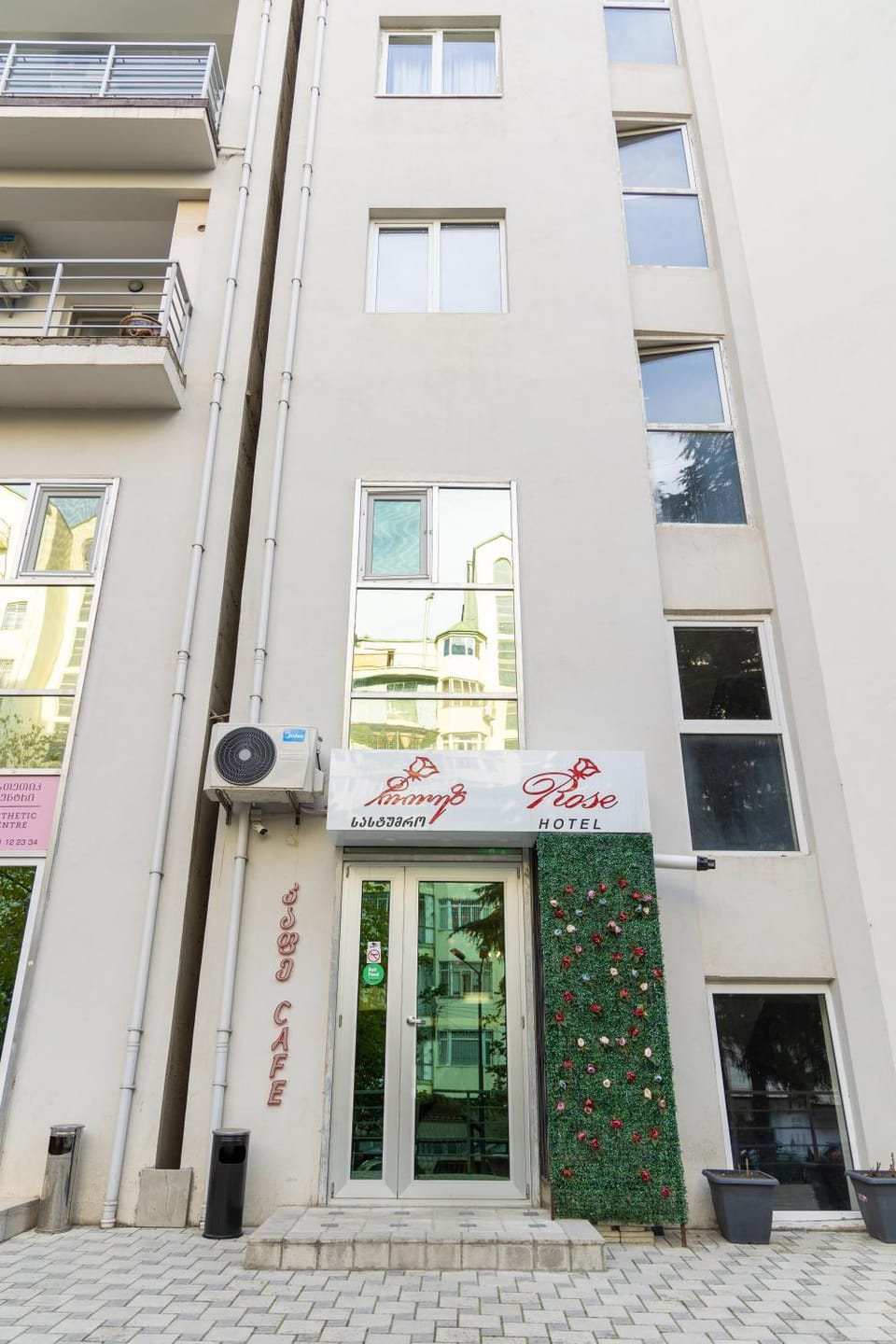 Facade/entrance
