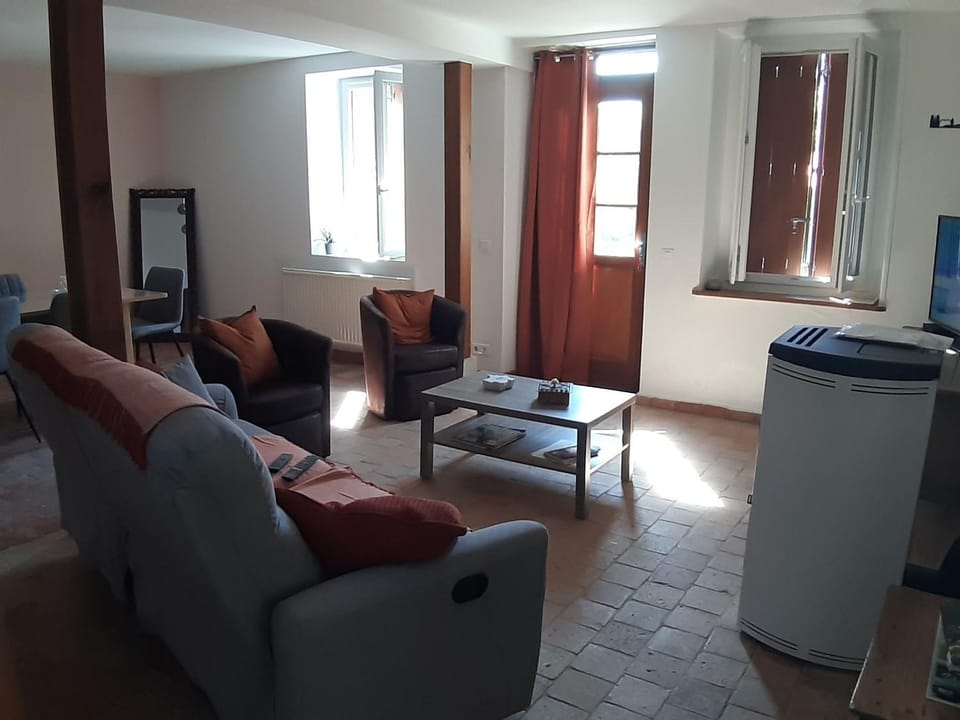 Gîte cosy près d'Orléans avec jardin, parking, et équipements complets - FR-1-590-252 House in Centre-Val de Loire